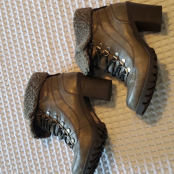 *Lowered Price, Peeling - Picture 5 of 9